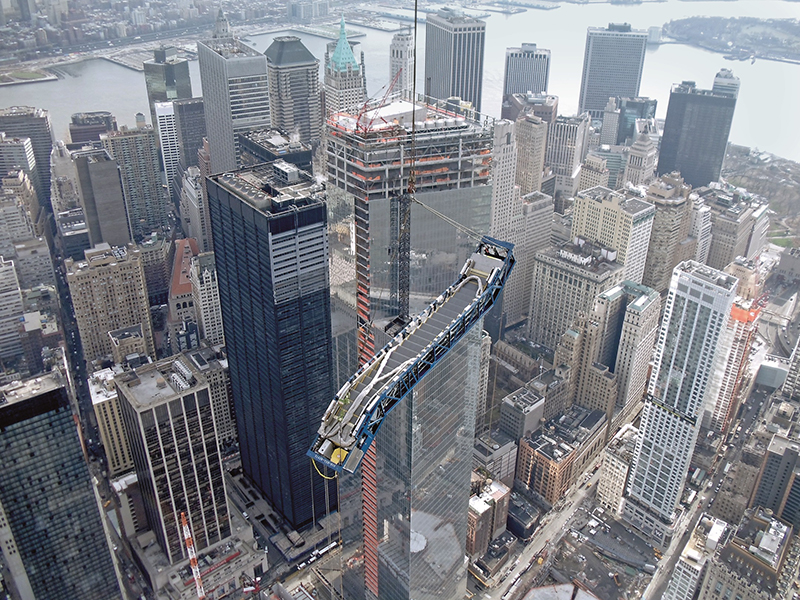 Präzisionsarbeit: Der Einbau der Fahrtreppe im One World Trade Center ist Millimeterarbeit (Foto: © TK Elevator) 